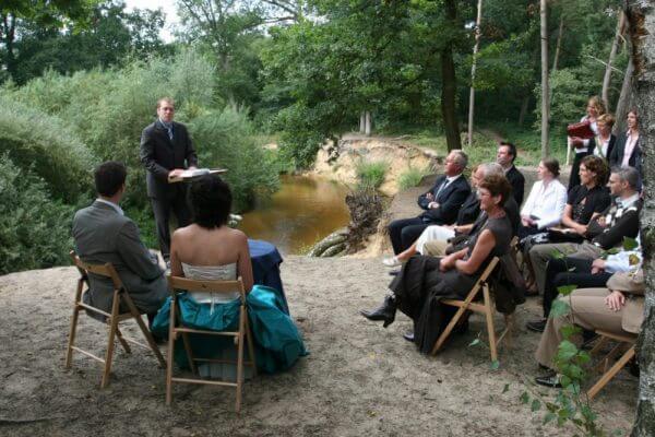 trouwen aan de oever van de dinkel